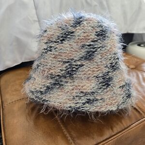 Amanda Smith Fuzzy Knit Bucket Hat in Pink, Navy & Cream
